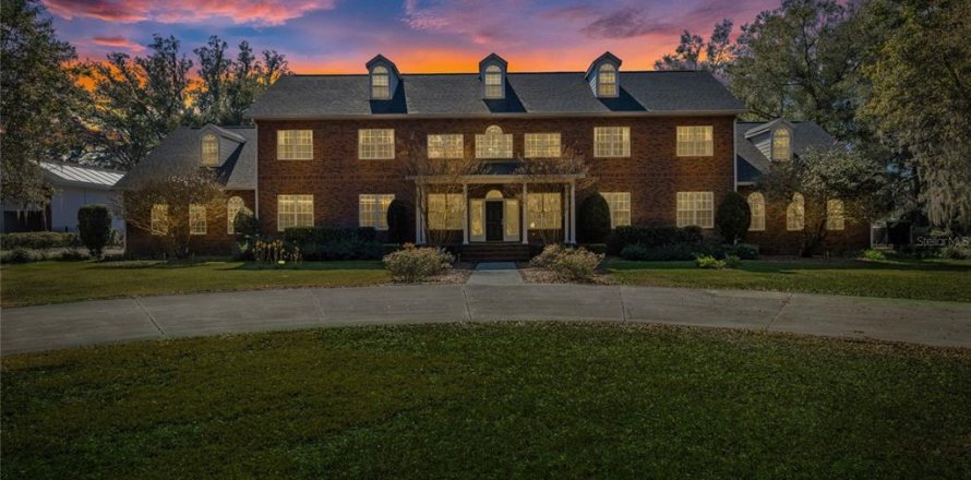 House in Ocala, Florida 6 bedrooms, 588.72 sq.m. № 1536128