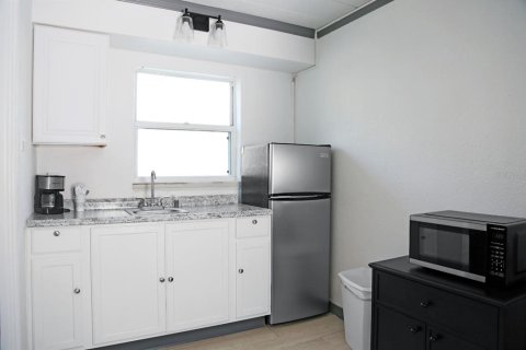Hotel in Madeira Beach, Florida 1014.59 sq.m. № 1541930 - photo 18