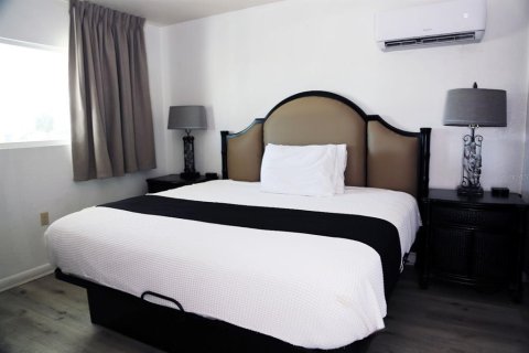 Hotel in Madeira Beach, Florida 1014.59 sq.m. № 1541930 - photo 20