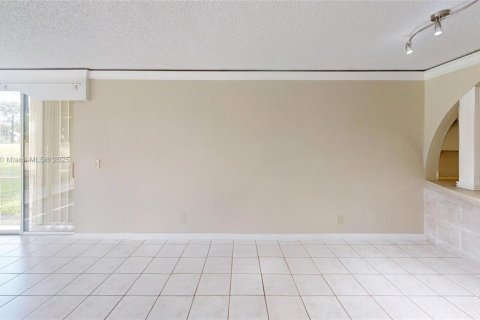 Condominio en venta en Tamarac, Florida, 2 dormitorios, 105.26 m2 № 1928024 - foto 13