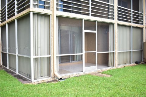 Condominio en venta en Tamarac, Florida, 2 dormitorios, 105.26 m2 № 1928024 - foto 2