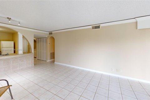 Condominio en venta en Tamarac, Florida, 2 dormitorios, 105.26 m2 № 1928024 - foto 12