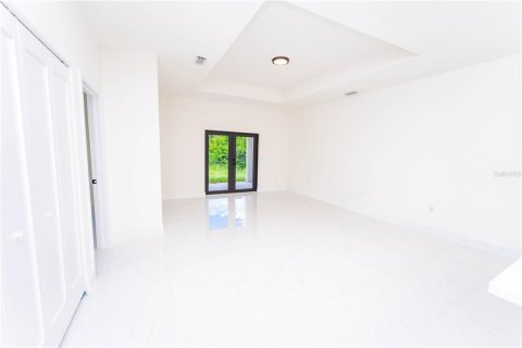 Commercial property in Lehigh Acres, Florida 6 bedrooms, 111.02 sq.m. № 2107829 - photo 3