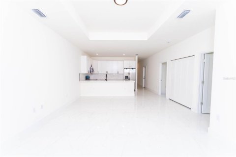 Commercial property in Lehigh Acres, Florida 6 bedrooms, 111.02 sq.m. № 2107829 - photo 5