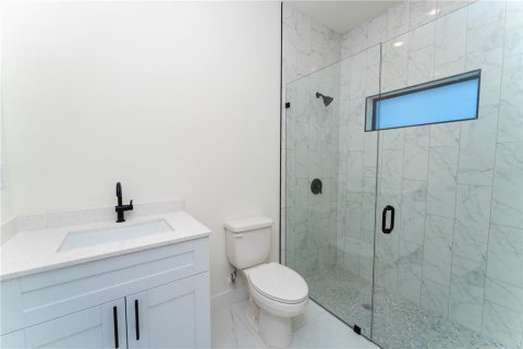 Commercial property in Lehigh Acres, Florida 6 bedrooms, 111.02 sq.m. № 2107829 - photo 6