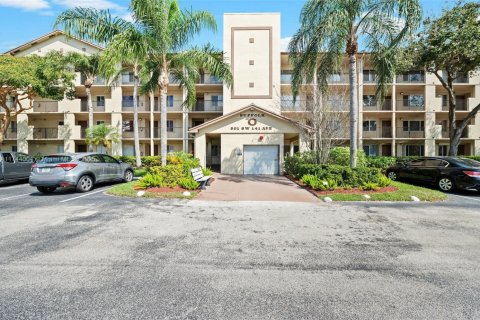 Condo in Pembroke Pines, Florida, 2 bedrooms  № 1874649 - photo 1
