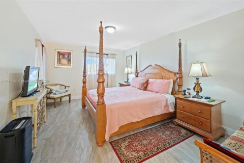 Condo in Pembroke Pines, Florida, 2 bedrooms  № 1874649 - photo 19