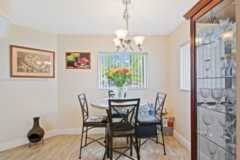 Condo in Pembroke Pines, Florida, 2 bedrooms  № 1874649 - photo 7