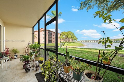 Condo in Pembroke Pines, Florida, 2 bedrooms  № 1874649 - photo 17