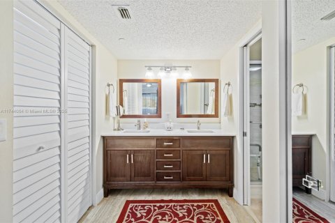 Condo in Pembroke Pines, Florida, 2 bedrooms  № 1874649 - photo 21