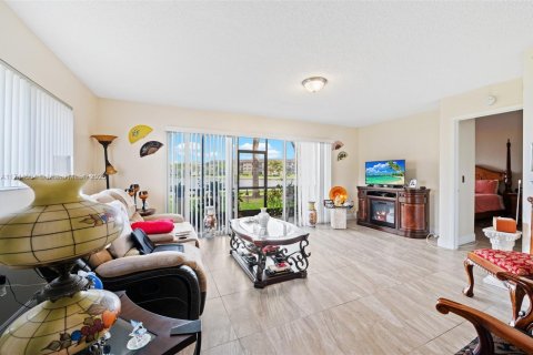 Condo in Pembroke Pines, Florida, 2 bedrooms  № 1874649 - photo 14