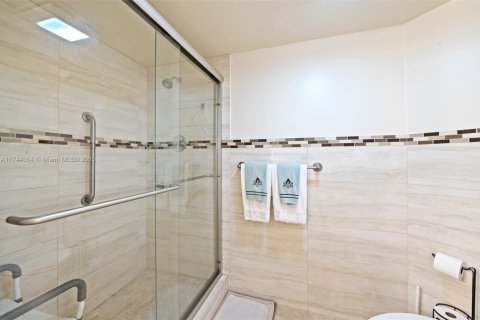 Condo in Pembroke Pines, Florida, 2 bedrooms  № 1874649 - photo 22