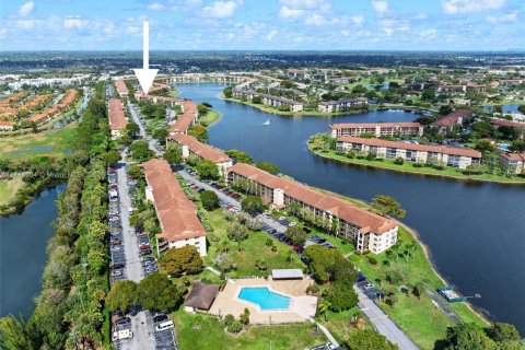 Condo in Pembroke Pines, Florida, 2 bedrooms  № 1874649 - photo 30