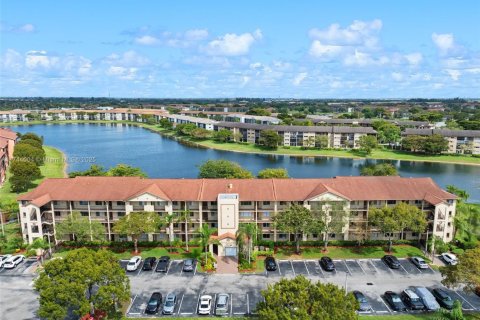 Condo in Pembroke Pines, Florida, 2 bedrooms  № 1874649 - photo 2