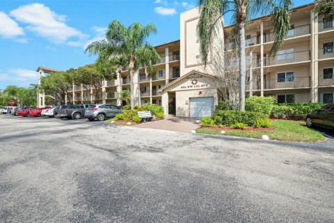 Condo in Pembroke Pines, Florida, 2 bedrooms  № 1874649 - photo 3