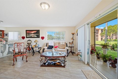 Condo in Pembroke Pines, Florida, 2 bedrooms  № 1874649 - photo 13