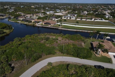 Terreno en venta en Port Charlotte, Florida № 889306 - foto 1