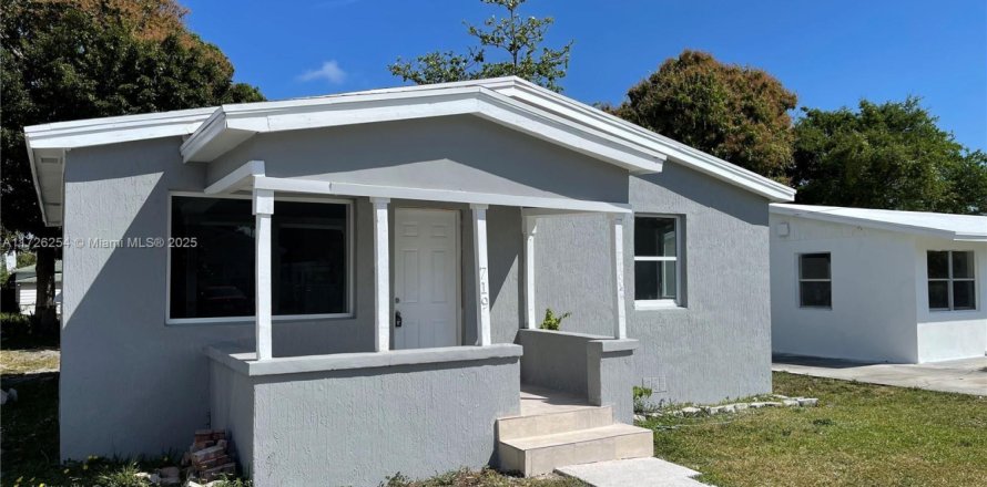 House in West Palm Beach, Florida 2 bedrooms, 80.82 sq.m. № 1811180
