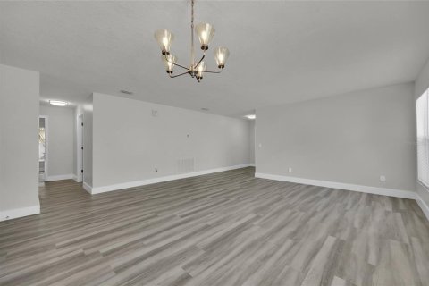 Villa ou maison à vendre à Orlando, Floride: 4 chambres, 179.67 m2 № 2317362 - photo 15