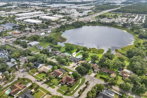 Casa en venta en Orlando, Florida, 4 dormitorios № 1770566 - foto 28