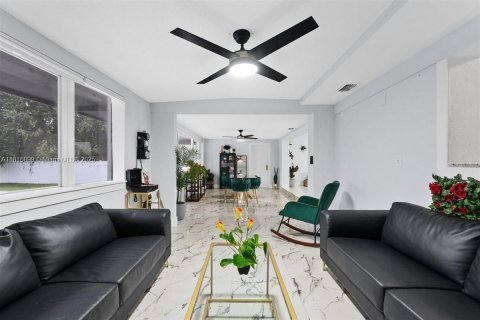 Casa en venta en Orlando, Florida, 4 dormitorios № 1770566 - foto 11