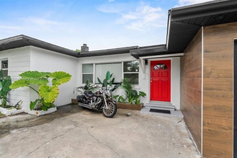 Casa en venta en Orlando, Florida, 4 dormitorios № 1770566 - foto 3