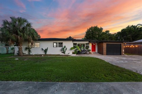 Casa en venta en Orlando, Florida, 4 dormitorios № 1770566 - foto 1