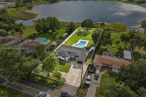 Casa en venta en Orlando, Florida, 4 dormitorios № 1770566 - foto 27