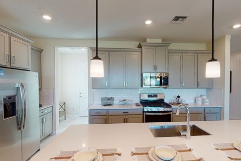 Townhouse in EVERLANDS in Palm Bay, Florida 3 bedrooms, 170 sq.m. № 67056 - photo 1