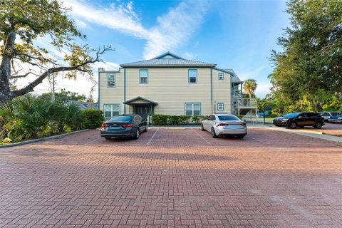 Commercial property in Kissimmee, Florida 9 bedrooms, 435.25 sq.m. № 2099102 - photo 14