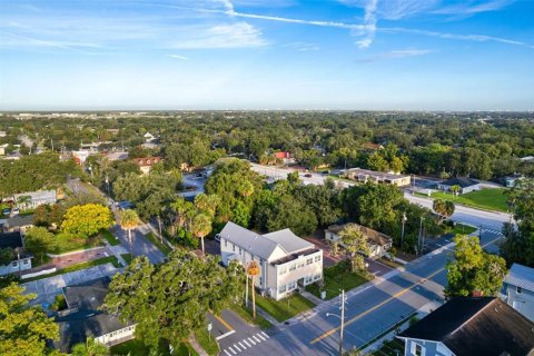 Commercial property in Kissimmee, Florida 9 bedrooms, 435.25 sq.m. № 2099102 - photo 20