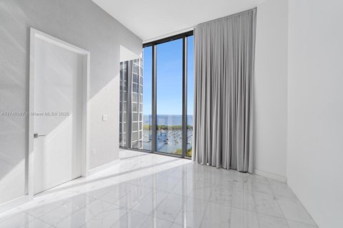 Condominio en venta en Miami, Florida, 4 dormitorios, 300.35 m2 № 1669471 - foto 26