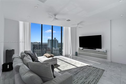 Condominio en venta en Miami, Florida, 4 dormitorios, 300.35 m2 № 1669471 - foto 17