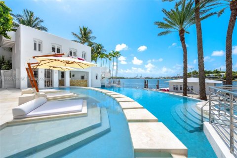 Villa ou maison à Miami Beach, Floride 7 chambres, 753.44 m2 № 2153505