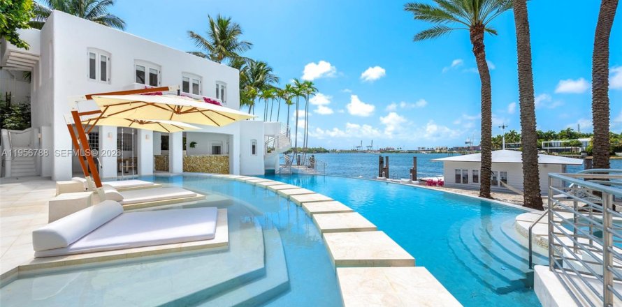 Villa ou maison à Miami Beach, Floride 7 chambres, 753.44 m2 № 2153505