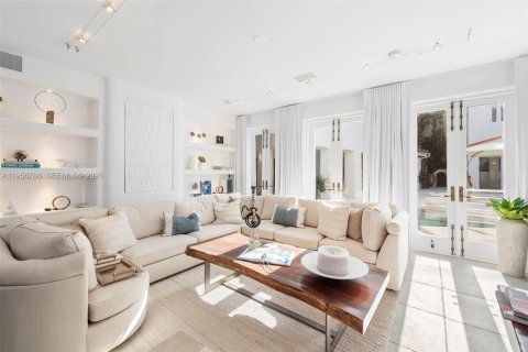 Villa ou maison à louer à Miami Beach, Floride: 7 chambres, 753.44 m2 № 2153505 - photo 12