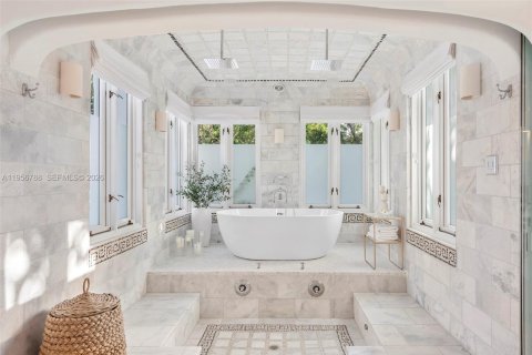 Villa ou maison à louer à Miami Beach, Floride: 7 chambres, 753.44 m2 № 2153505 - photo 9