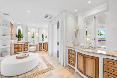 Villa ou maison à louer à Miami Beach, Floride: 7 chambres, 753.44 m2 № 2153505 - photo 10
