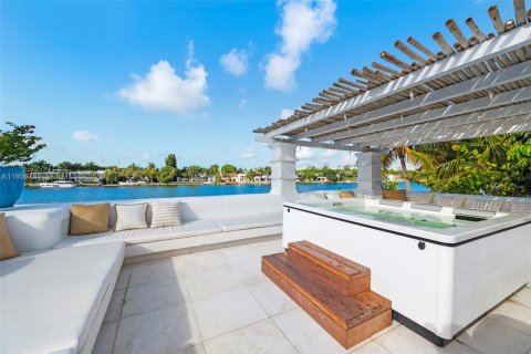Villa ou maison à louer à Miami Beach, Floride: 7 chambres, 753.44 m2 № 2153505 - photo 6