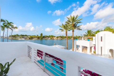 Villa ou maison à louer à Miami Beach, Floride: 7 chambres, 753.44 m2 № 2153505 - photo 14