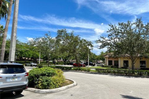 Снять в аренду таунхаус в Майами, Флорида 3 спальни, 148.83м2, № 2065034 - фото 22