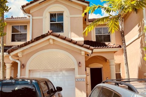 Снять в аренду таунхаус в Майами, Флорида 3 спальни, 148.83м2, № 2065034 - фото 21