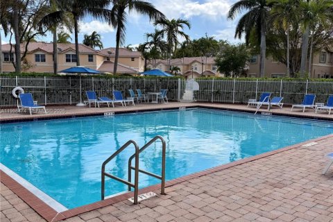 Снять в аренду таунхаус в Майами, Флорида 3 спальни, 148.83м2, № 2065034 - фото 14