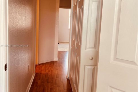 Снять в аренду таунхаус в Майами, Флорида 3 спальни, 148.83м2, № 2065034 - фото 11