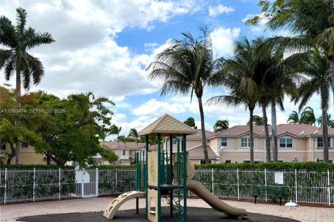 Снять в аренду таунхаус в Майами, Флорида 3 спальни, 148.83м2, № 2065034 - фото 18