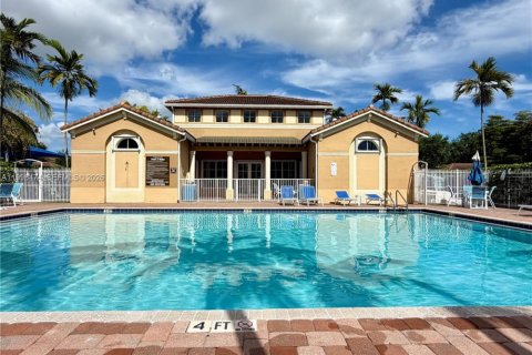 Снять в аренду таунхаус в Майами, Флорида 3 спальни, 148.83м2, № 2065034 - фото 13