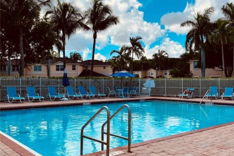 Снять в аренду таунхаус в Майами, Флорида 3 спальни, 148.83м2, № 2065034 - фото 15