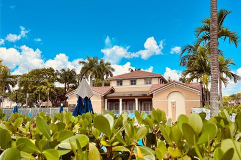 Снять в аренду таунхаус в Майами, Флорида 3 спальни, 148.83м2, № 2065034 - фото 23