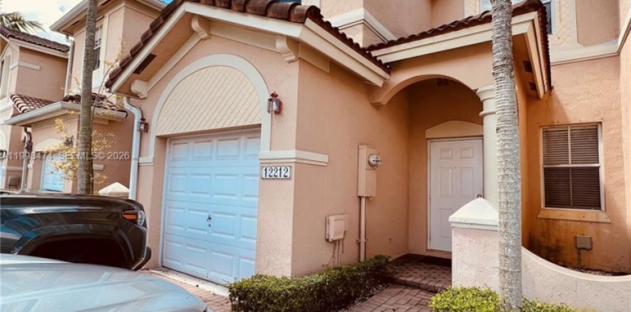 Таунхаус в Майами, Флорида 3 спальни, 148.83м2 № 2065034