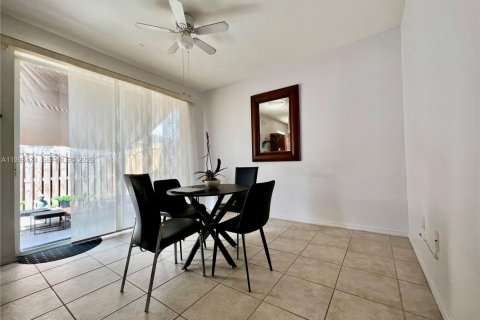 Снять в аренду таунхаус в Майами, Флорида 3 спальни, 148.83м2, № 2065034 - фото 6